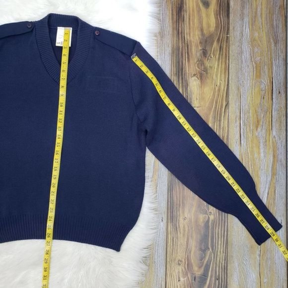 US Military Equipment Mehlin Estey Made in Britain 44R VNeck Sweater Elbow Patch - Picture 9 of 10